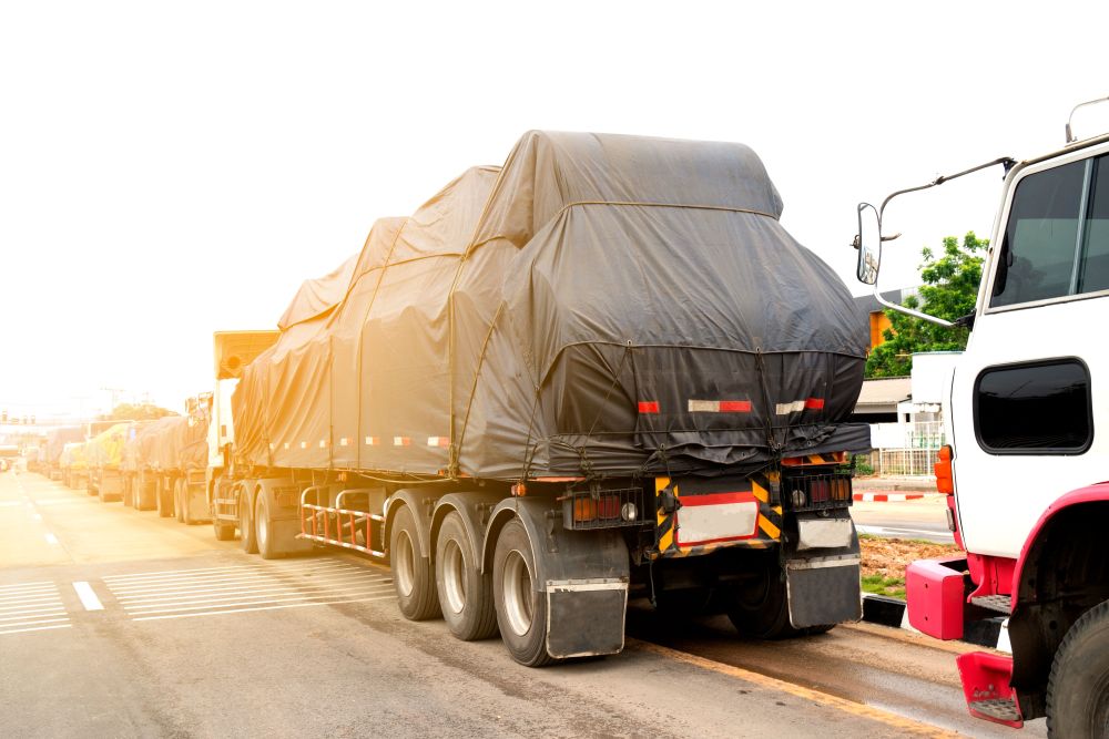 Comment bien choisir sa bâche de camion : épaisseur, type et taille