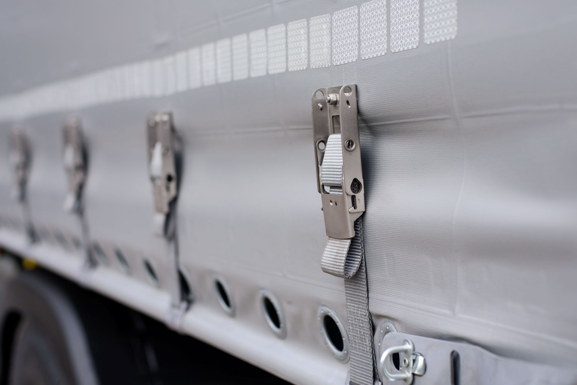 How to effectively weld a truck tarp?